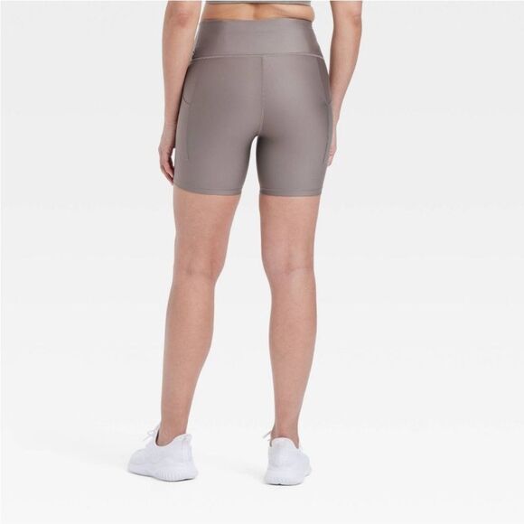 All in motion Effortless Support Women's High-Waisted pocket Bike Shorts size L - Picture 2 of 5